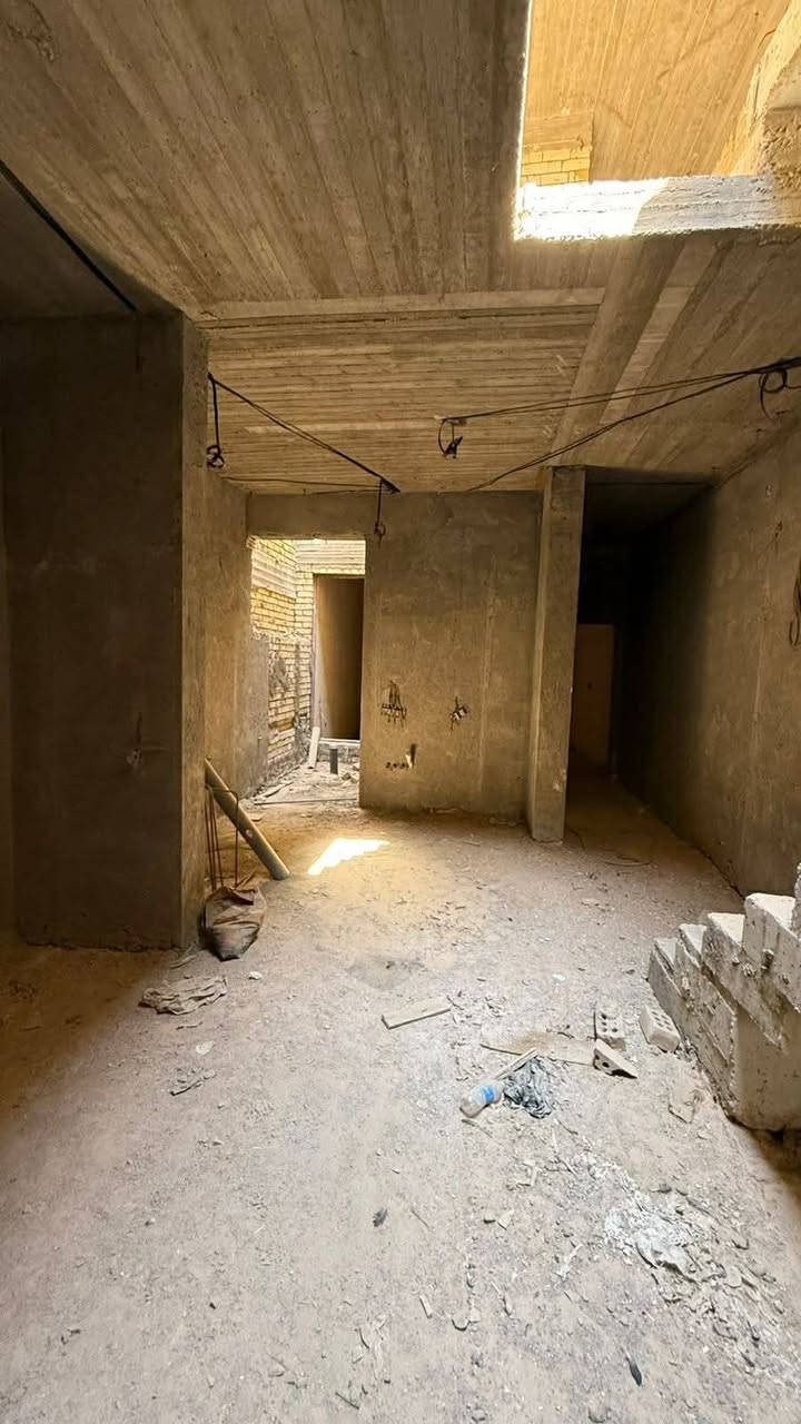 بيت معوز بيتونه ولبخ وارضيه 
 بحي ابو طالب 100م طابقين بي 3 غرف نوم اضافة للهول والاستقبال والمطبخ والصحيات
بناء درجه اولى مال جناي وايس تجاري
مطلوب على الاسكان 40 مليون
القسط الشهري 230 الف
التطلوعه 120وبيها مجال  مندوبه اخذ عموله من طرفين  حي ابو طالب


**إذا كنت صاحب هذا الإعلان وتريد حذفه لأي سبب، رجاءا أرسل رسالة إلى الدعم الفني**