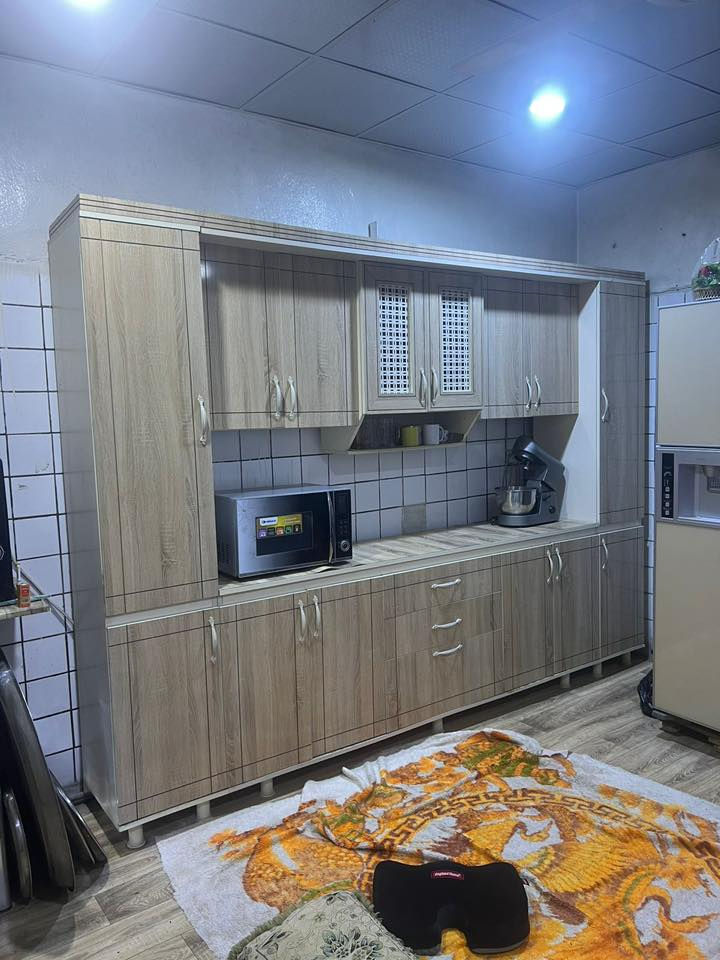 السلام عليكم كاونتر للبيع العرض 3 امتار الطول مترين و21 سم + السنك مرمر العرض متر ونص
السعر:450 بي مجال
العنوان حي اور مقابيل معمل الرحلات 
الرقم:***********
