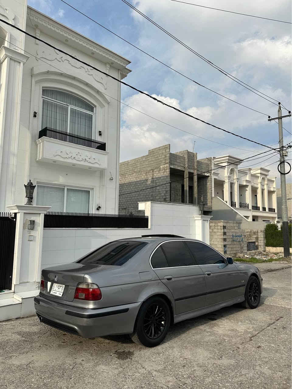 بيئم موديل ٢٠٠٠ گيرو ةكينه بةشةرت مةكينه ٥٢٨ فول فولة  توماتيك سلايته جام ئوتو لايت القة كامل كراوةتة M سةيارةكة سةنةويه گيرا خةرامةكةمان ساف كرد  بو زانياري زياتر تيل بكة *********** أربيل, العراق
