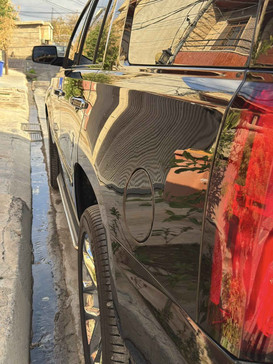 تاهو موديل 2020 ( بــريــميــر  ) خليحي اعلى مواصفات  فورويل سلايد ماشيه 82 الف كم حقيقي
حالة السيارة ممتازه صيانه 100% 
‎المواصفات:
‎فول مواصفات 1/1
‎8V 5.3 محرك
‎سلايد (فتحة قمارة)
‎كراسي جلد 
‎كراسي كهرباء
‎كراسي خزن(ميموري)
‎كراسي تدفئة+تبريد
‎كراسي خلفيه كهرباء
‎كراسي خلفيه تدفئة
‎تبريد خلفي شاشه
‎شحن الهاتف لاسلكياً
‎ثلاجة
‎رادار
رادار جانبي
نظام الحفاض على مسار السيارة
قيادة ذاتيه
‎كروس سرعه
‎خمس بصمات
‎فول تحكم استيرن(جهتين امامي+جهتين خلفيل
‎استيرن كهرباء
‎استيرن تدفئة
‎شاشه عرض الأعطال 
‎صندوق كهرباء(شفط)
‎فتح صندوك تلقائياً عن طريق القدم
‎دبل گير(عادي+اوتوماتيك)
‎دبل حساس(امامي+خلفي)
‎نظام تحكم بمستوى الضوء الداخلي
‎مانع تزحلق
‎پدل كهرباء (تحكم كهربائي بالبريك و البنزين)
‎نظام فتح الابواب لاسلكياً
‎فورد ويل
‎شاشه اماميه كبيرة اصلية
‎كامره خلفيه 
‎تشغيل عن بعد
‎قاصة سرية
‎اشارة بالمري
‎مري كهرباء(شفط)
لايت LED
LED امامي
سيتم صوت ماركة BOSS
رقم ومكان السيارة اربيل  
السيارة معمولها بولش مع نانو سيراميك  مع تغليف البنيد والدعامية الامامية ب PPF
ملاحظات السيارة تعديل PDR ١٠ سم بالجامرلغ الامامي اليمين
١٥ سم كارت صبغ بوسط باب السائق

للاستفسار ***********
واتس اپ ***********￼
