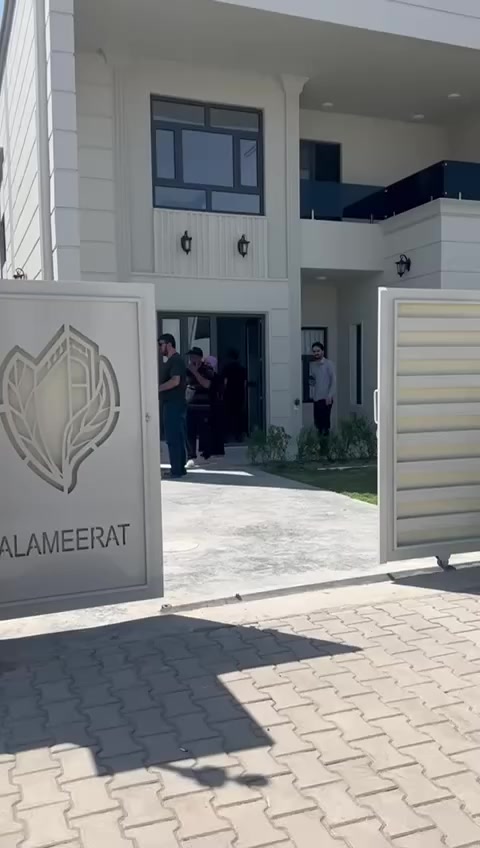 دار للبيع في مجمع الجنائن 
المساحه 300متر 
بلوك ٢ 
موقع مميز جدا عل الحديقه 
واصل دفعتين
سعر الشركه 275
يباع بتطلوعه
📞 للاستفسار: ***********
📍 العنوان: مجمع الأميرات، مقابل مجمع الكرار مكتب الجنائن للاستثمار العقاري-
