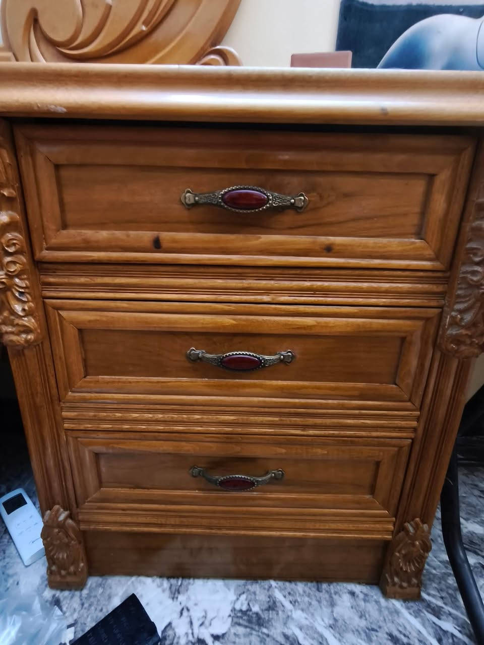 السلام عليكم غرفه صاج اخشاب عراقي
جديده لوك السعر مليون800الف وبها مجال 
الرقم ***********  تكريت منطقه الشهامه
