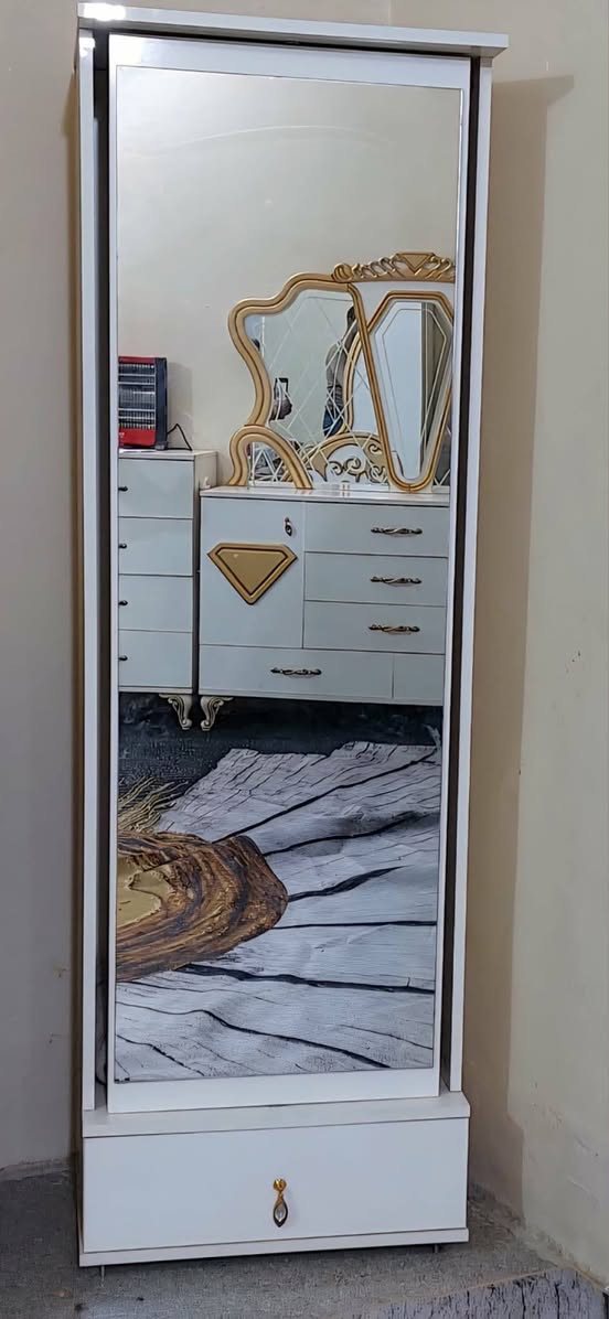 غرفة تركية درجة اولى شخط مابية نضيفة فول
بيع مستعجل 
*********** اتصال
