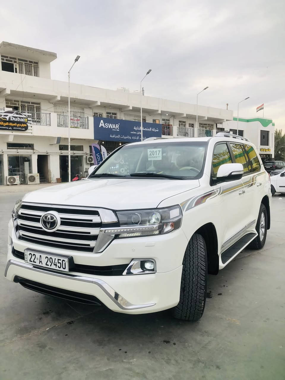 السلام عليكم ورحمة الله وبركاته للبيع لأند كروزر 2017وايت دايشن رقم اربيل تريد تحويل او وكاله مكان واسط صويره ***********
