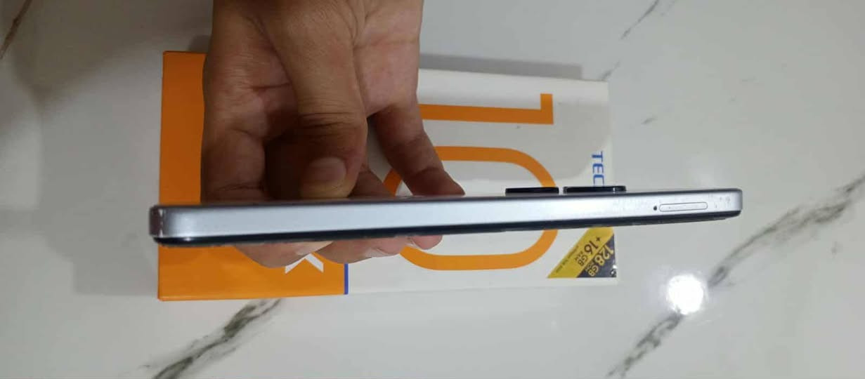 للبيع او المراوس
تكنو سبارك 10 ذاكرة 128 الداخلية 16 البطارية 5000 السعر 85 ألف  الهاتف ***********
