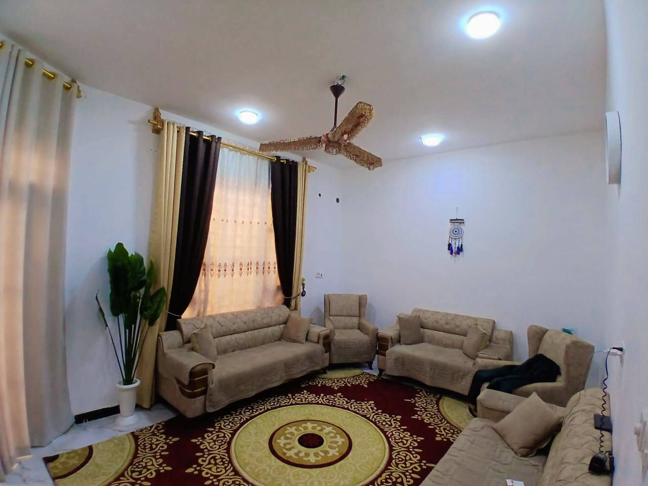 بيع مستعجل بل عافيه ع ياخذه دار للبيع كوت حي الحكيم قرب الكورنيش طابو زراعي سند 25مرقم من قبل البلديه نزلتة علا غريب بنا طابوق مساحه 110م يتكون من قرف نوم مطبخ استقبال هول صحيت داخليه وخارجيه السعر 41وبيه مجال لشراي لستفسار مراجع دلالية حسن البيضاني ***********
