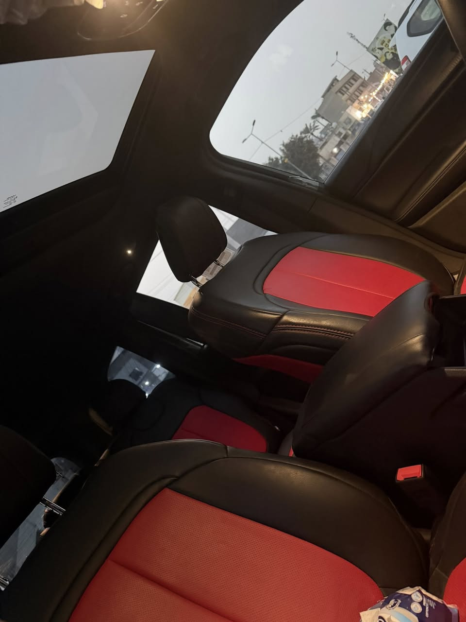 جيب موديل 2024 وكالة هارلم
ماشية 17 الف فقط زيرو 
 ضمان 3 سنوات ادامة مجانية 
مكفولة كفالة عامه من كلشي بعده ب وضع الشركة 
——- 

المواصفات:
 • رادار أمامي مع مانع تصادم
 • تحذير الخروج عن المسار
 • تحذير النقطة العمياء
 • نظام تحذير عند التقاطعات
 • شاحن موبايل وايرلس
 • ويل قياس 20 إنج
 • فتحة سقف
 • لوحة قيادة بقياس 12 إنج
 • كير شفتر بالسيتيرن
 • كاميرا خلفية
 • شاشة وسطية كبيرة قياس 10.1 إنج
 • المصابيح الأمامية زينون
 • كشافات الضباب زينون
 • دخول ذكي
 • تشغيل عن بُعد
 • صندوق خلفي كهربائي
 • فرش المقصورة الداخلية من الجلد والشاموا
 • مقعد السائق كهربائي
 • تدفئة المقاعد الأمامية
 • حساسات خلفية
 • دوسات جانبية
 • مكيف خلفي
 • تدفئة مقود القيادة
 • مانع تصادم خلفي
 • بلوتوث / تلفون
 • محدد سرعة
 • نظام التشغيل والإطفاء الأوتومات
وبعد هواي مواصفات 

السعر 405 دولار وبيه مجال شويه 

للاستفسار 
***********
