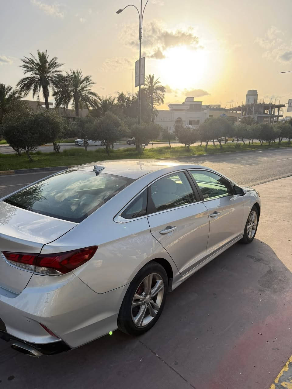 السلام عليكم سوناتا 2019 SE
وارد امريكي ماشية 70000mi
 السيارة رقم اربيل تحويل ثاني يوم 
مواصفات السيارة شاشه نقطة عمياء كامره حساسات خلفية السيارة كير ومحرك نضيفات وبيها سونار مسويلها 

 ضرر السيارة  الباب البصف السايق والصندوك مبدل نفس اللون فقط قطعه وحده صبغ الجاملغ بصف السايق وبيها رصعات بسيطه 
السعر 132 ورقة  وبيها مجال بسيط مكان السيارة بغداد المنصور 
للاستفسار ***********
