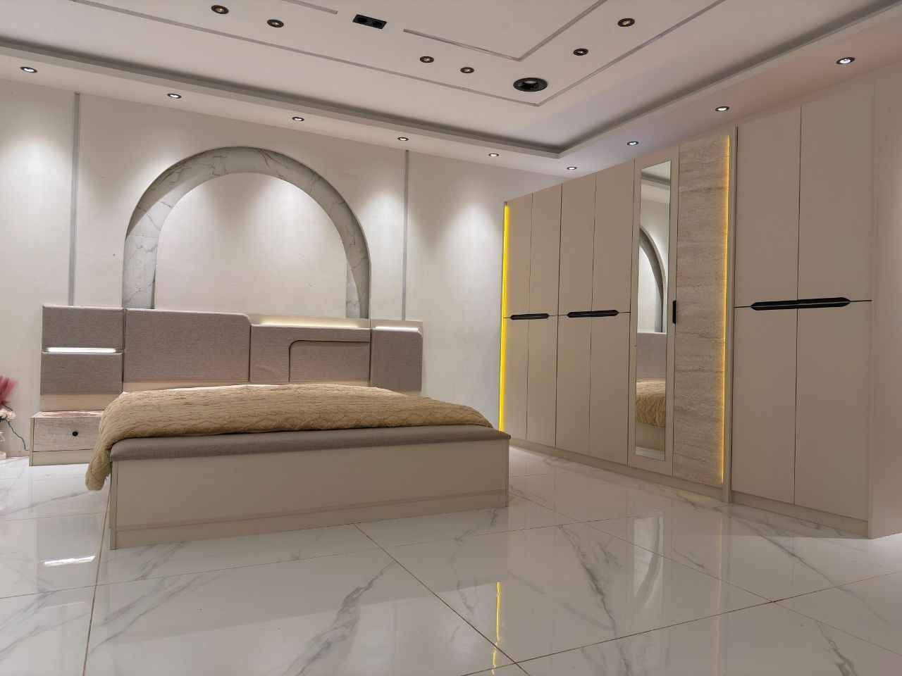 *موديل لوفين ☝🏻*                   

*10 قطع              كنتور3متر*

✅ السرير مخزن 
✅ الميز تواليت الضخم
🥇  
✅متكونه من ١٤ باب 
✅ برغي  حديد 
✅ قياسات ضخمه 
🥇 إناره بل كومديات 
🥇 إناره بل كنتور 
🥇 إناره في الميز تواليت 
🥇ابواب المنيوم 

*ملاحضة اضافة فاترينة*

السعر مليون و175  الف 

شد ونقل 
- بغداد مجاناآ
- ⁠اطراف 20 الف 
- ⁠محافظات 100  الف بغداد, العراق


**إذا كنت صاحب هذا الإعلان وتريد حذفه لأي سبب، رجاءا أرسل رسالة إلى الدعم الفني**