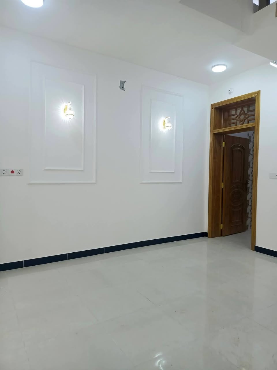 بيت للبيع حي ميسان خلف سكله الكرعاوي مساحه 100متر يحتوي على غرفه وصاله واستقبال ومطبخ وصحيات صب كونكريت ارضيه بورسلين جدران سيراميك سقوف لبخ بورك سحبات ملكيه فخمه 

السعر المطلوب 50مليون دينار عراقي 

للاستفسار والمعلومات الاتصال بنا *********** 
او مراجعه مكتب ألروان للوساطه العقاريه والمقاولات العامه 

عنوان المكتب حي ميسان ع الشريط قرب صيدليه الشراع مقابل الاستداره مباشر 

عندك بيت عرصه للبيع راسلنه وات ساب وتدلل
#النجف #الكوفة #حي_ميسان #عقارات #ايجار #رهان #بيع #شراء #العراق #ايجار #عقارات
