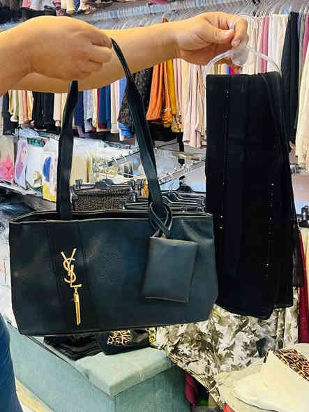 اللهم صل على محمد وآل محمد
#جديدنا ✌️😍😌
كم موديل عرضنا الكم 
توفر يمنة انواع احجبة وشالات 
توفرت جميع انواع جنط نسائية
بنات هاي الموديلات تحفه بالبس انيقه ونازكه بشكل حتفيدكم بدوام بطلعات كلش مريحه بالبس  %100 والترند هسه هاي لاشكال 😍🔥✅👍🏻
موقع المحل
سوك الزهراء
خلف حسينيه الزهراء
بصف سوك الزهراء
بصف مملكت الجمال
بصف امزون للأحذية
اكو خدمة توصيل داخل عفك
رقم موبايل ***********
او مراسلة صفحة
