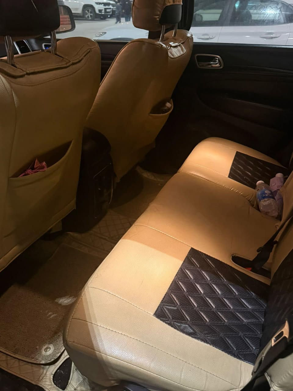 السلام عليكم  
عندي jeep 2021  
 رايديها 230$ وبيها مجال 
مكان السياره بغداد الرصافه  للتواصل  

 متوفر واتساب فقط ***********
