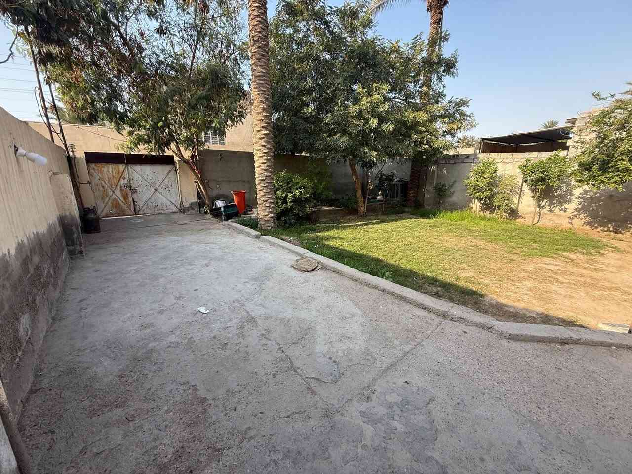 #بيت_للبيع  بغداد  بوب لشام
 قرية أبوعليان المساحة ٦٥٠ متر سند ١١٧  
طابقين الطابق الأرضي
 استقبال - مطبخ -غرفتين نوم صحيات - مساحة درج - طرمة أمامية حديقة طرمة خلفية وحديقة 
الطابق الثاني غرفتين نوم بلكونة سطحين البيت خير من الله 
السعر 135 مليون 
للاستفسار أكثر يرجى التواصل مع صاحب البيت 
حيدر ابو كرار *********** واتساب
