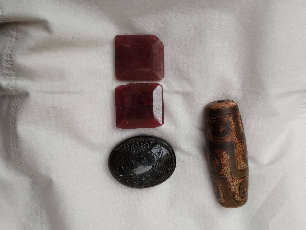 سلام عليكم ورحمة الله وبركاته
احجار اصليه طبيعيه 
1..عقيق يماني شفه منحوته صوره السيد القائد مقتدئ الصدر اعزه الله
2..حجر التبت قديم حجم كبير 
3.. قطعتين ياقوت افريقي اصلي 
مكاني بغداد مدينه الصدر


**إذا كنت صاحب هذا الإعلان وتريد حذفه لأي سبب، رجاءا أرسل رسالة إلى الدعم الفني**