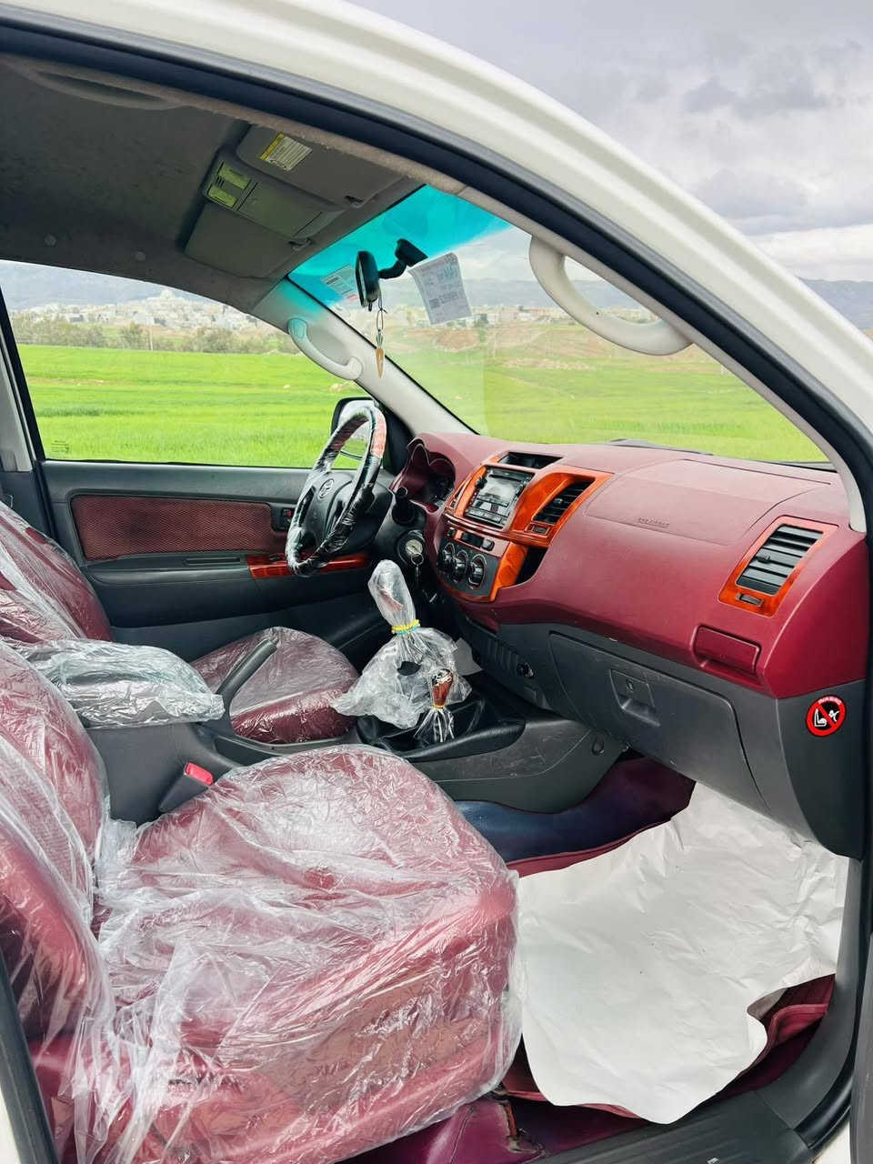 مەرزیە مۆدیل 2013 دە بل اکسل بی بۆیاخ بی سارد كارته كي سه ر بونيته كه ي هه يه سارده كي زور كه مي بودي دواوه ي هه يه زور كه م گیرو مە کینەی بەشەرت  مەکینە قە پاخی کراوەتەوە سە نەوی رەقەمی تازەیە  تا 2029 توندوتولی بەشەرت تەقەو وەرەقە بشکینە  جوار تایەو ویلی نوییە و بیلادیە هە موو گیانی بوشەرت دەفروشم*********** كويسينجاك, أربيل
