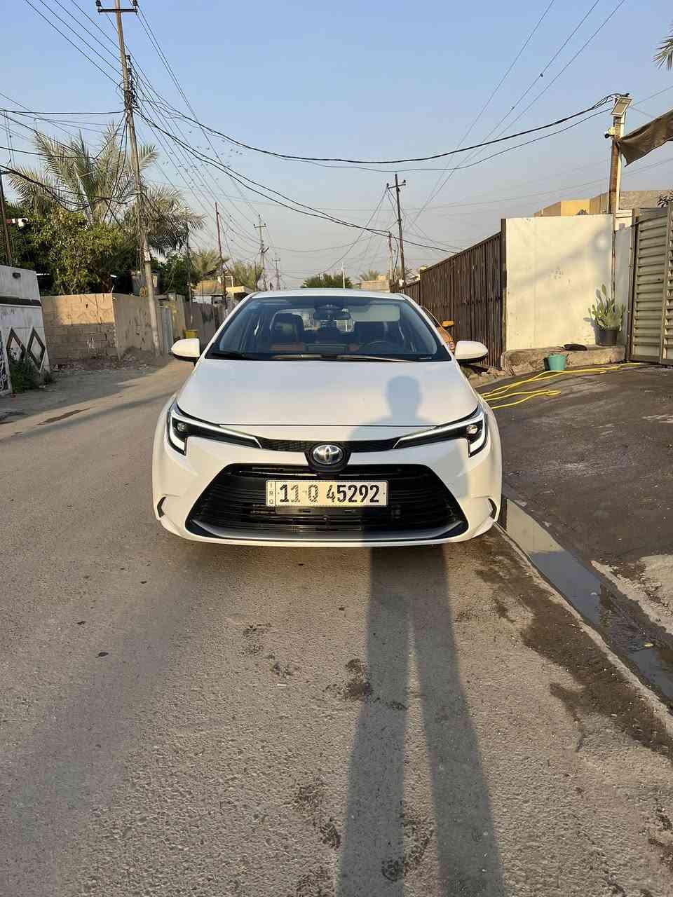 السلام عليكم 
تويوتا كورلا هايبرد للبيع 2024
ماشية 22 الف 
بصمه تشغيل +بصمه ابواب 
كشنات جلد لونين 
فتحه 
كامرة خلفيه 
نضام تحكم ستيرن وتحديد مسار 
توقف ذاتي 
اوتو هولد 
جام ٤اوتو 
قطعتين تبريد  
شاشه كبيره كاربلي
سايد بريك دكمه 
٣انضمة قياده ( ايكو،نورمال،سبورت) 
السعر ١٤٣$ وبيها مجال بسيط حك الجيه 
السياره مكفوله عدا بارد اصبع موضح بلصوره 
مكان السياره قرب جزيره بغداد 
للاستفسار ***********
رقم بغداد تحويل مباشر
