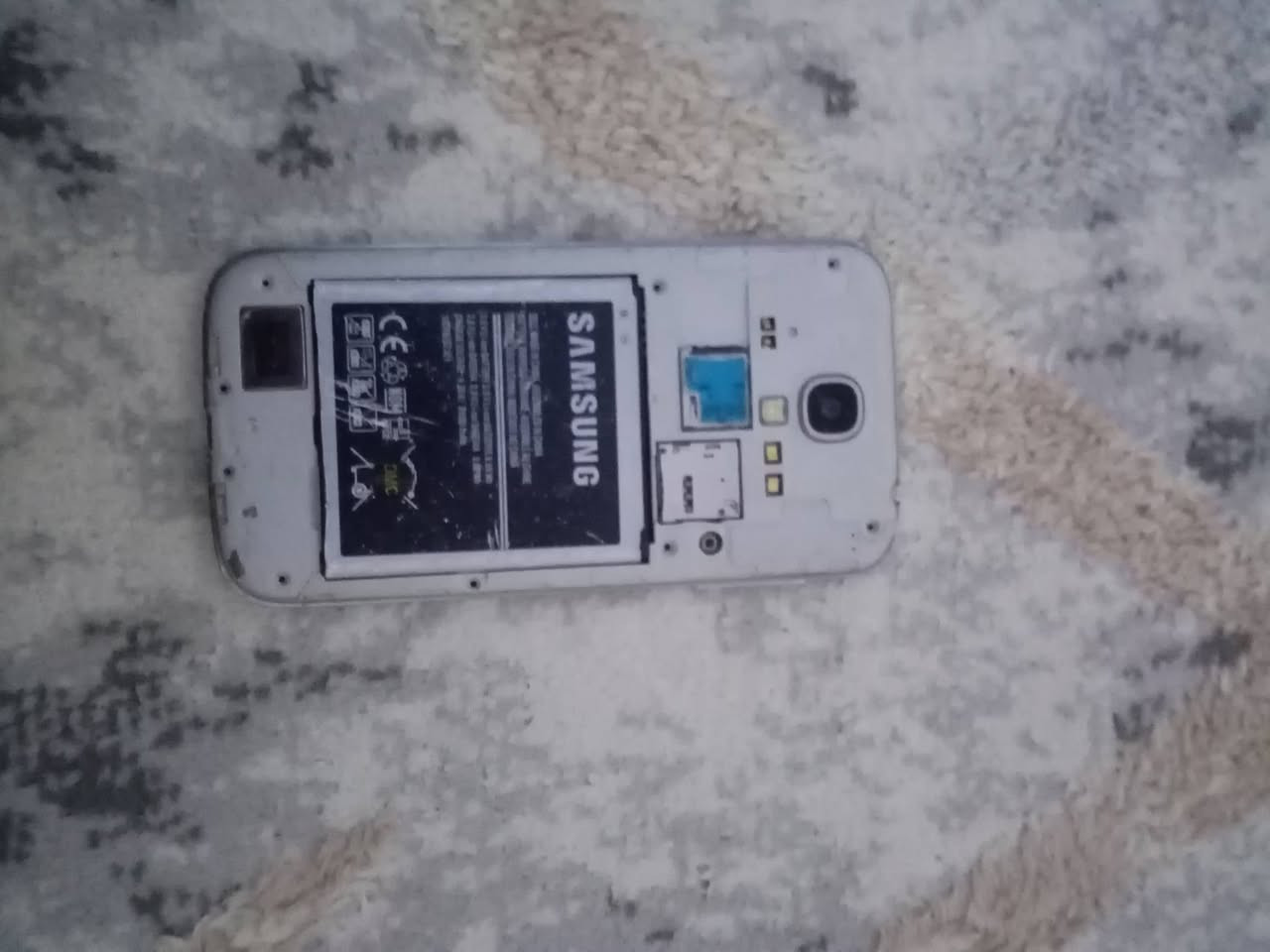 السلام عليكم للبيع جهاز نضيف لمس سعر 10الف و ال باقي 15 الف ابيع شلع شراي خابر ***********  مكاني كركوك الاسره
