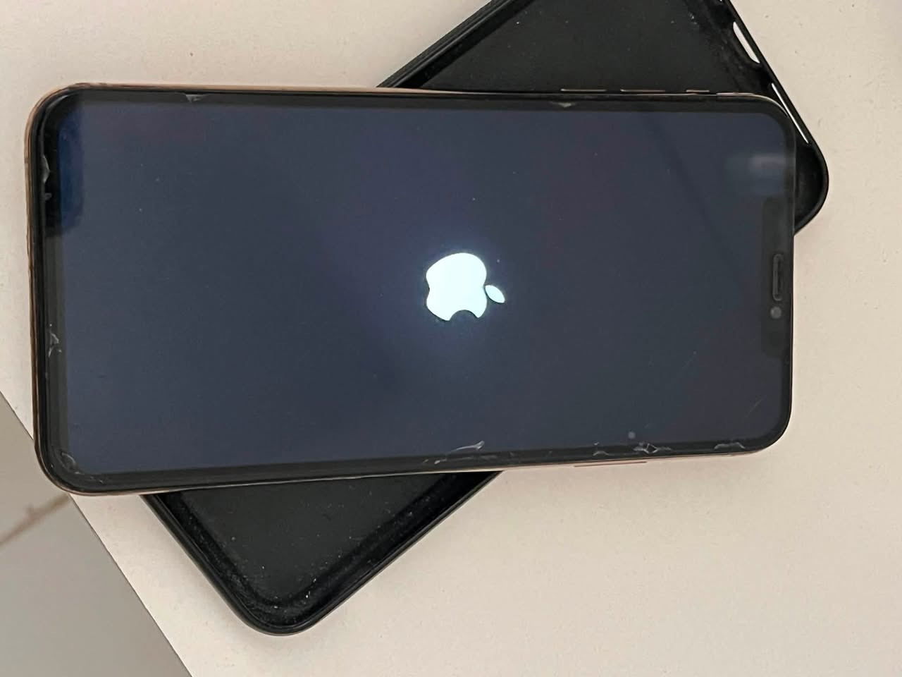 للبيع فقط
اكس ماكس إس 
ذهبي 256 بطاريه 100 مبدله اصليه وضهر مضروب 
شاشه بلاديه فيس ايدي شغال وبلادي جهاز كله شغال مابي مشكله عدا الضهر وما مأثر 
بعقوبه السوك  

السعر…160 نهايته 
للاستفسار/ ***********

