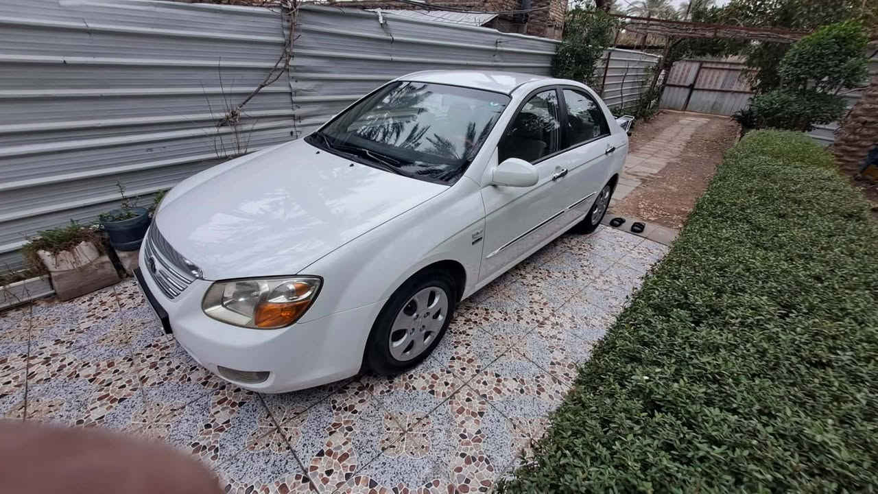 السلام عليكم مكلف بلنشر اتصل على الرقم
 سيراتوا ٢٠٠٧ رقم بغداد جديد بسمي جاهزه من كل شي السياره نظيفه ومال جناي وابيع للجناي على باب الله ماتفيدكك

بيه هلال جاملغ خلفي صبغ غرفتهه جديده محرك ١٦٠٠ السعر ٩٥ للاتصال ***********
