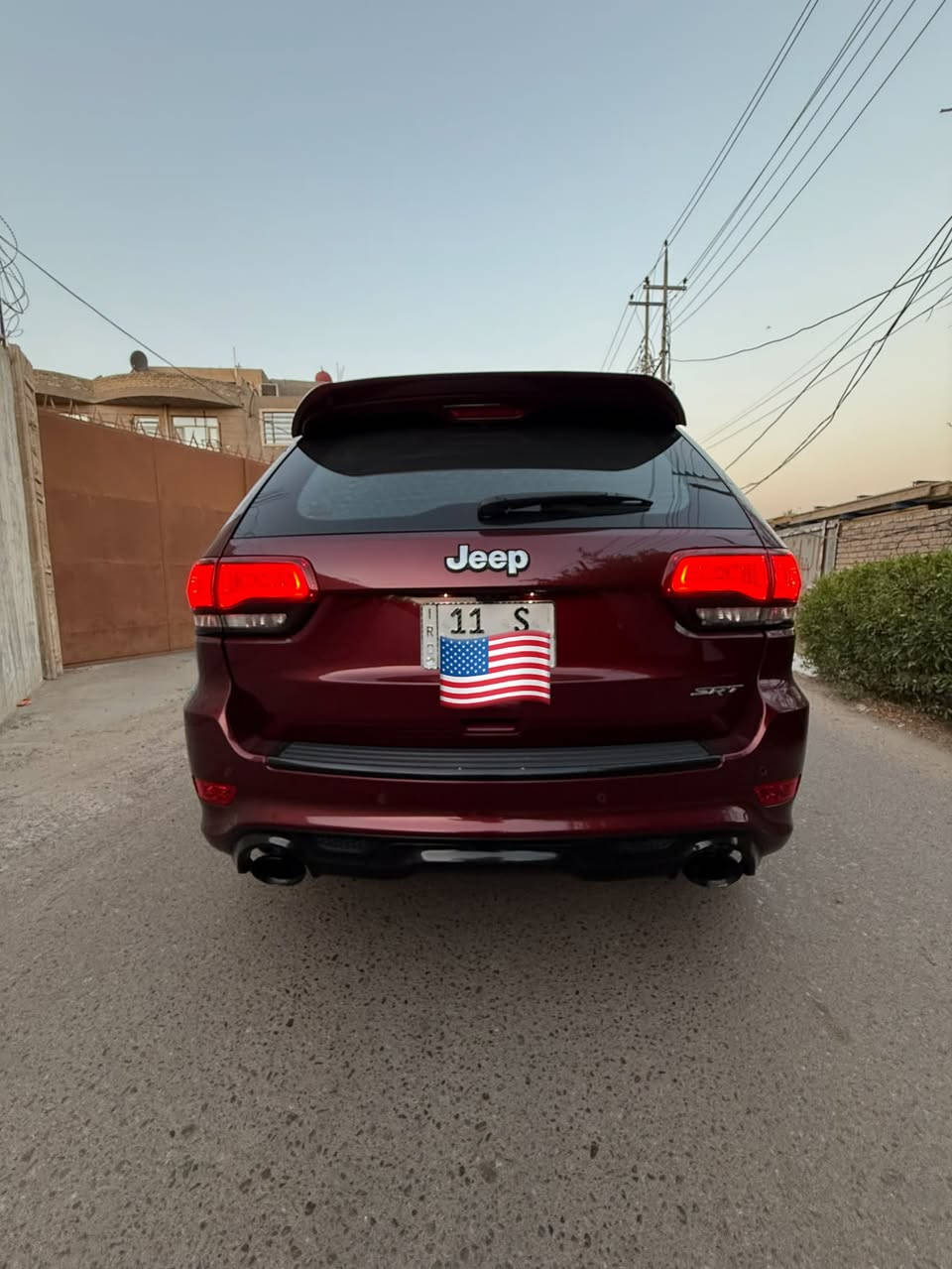 السلام عليكم
جيب SRT
وكاله هارلم 
موديل 2017
بدون قطره صبغ
فول مواصفات
داخل لونين 
رادار 
فول حساسات
بنوراما
كشن تدفئه/ تبريد
ماشيه(49)الف كيلو
بعد كلش هواي مواصفات
السعر 265 ورقه وبيه مجال كلش بسيط
للاستفسار/***********
