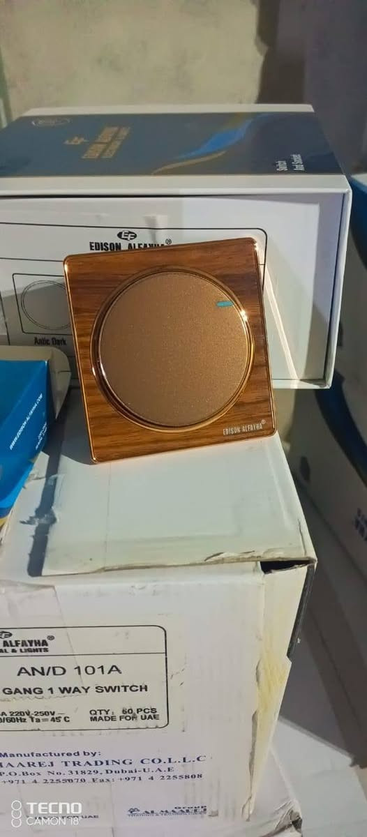 سلام عليكم سويجات مشكله ديكور نحاس بيع جمله فقط سعر القطعه ٢٥٠ دينار بيع جمله ***********
