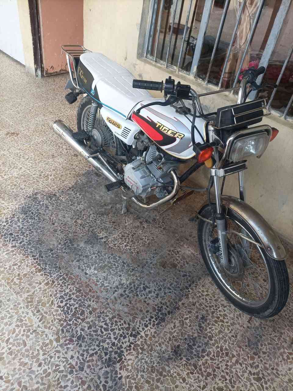 للبيع نضيف حيل مامفتوح السعر 400 مكاني ايمن حي التنك
***********
***********
