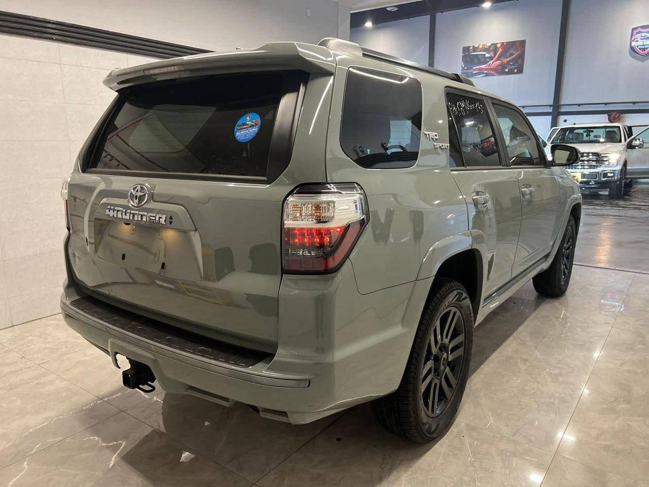 السلام عليكم 
TOYOTA 4RUNNER TRD off Road Premium 
تيوتا 4رنر 
وارد أمريكي
موديل 2022 
محرك 6 سلندر 
مواصفات TRD Off Roa
فول مواصفات 1/1
بصمه 
دبل اكسل (4*4)
شاشه كبيره 
اربع كامرات 
كشن جلد كهرباء 
داخل اسود 
رادار امامي وجانبي 
تحديد سرعه 
نظام KDSS
5 راكب 
ماشي 67 الف كيلو متر 
رقم أربيل 
السعر 32$
التواصل مع صاحب الرقم ***********
مكلف بالنشر
