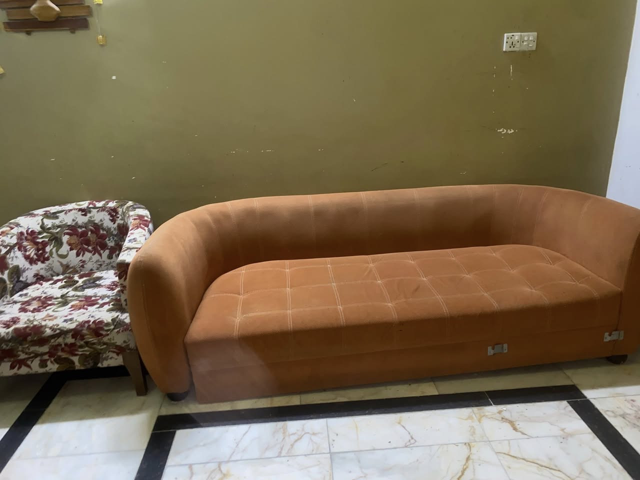 تخم للبيع مع ٢ كراسي جديد مودرن يصير كورنر او وحدة


**إذا كنت صاحب هذا الإعلان وتريد حذفه لأي سبب، رجاءا أرسل رسالة إلى الدعم الفني**