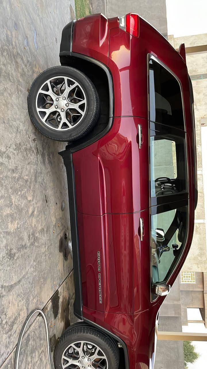 جيب 2019  امريكي ايرباك كله سليم ظربتها بسيطه
فول مواصفات لمتد 
سياره جديده 
معروفه مواصفات لمتد 
سياره جاهزه من كل نواحي 
فتحه بصمه فول لفول 
 لونمميز ماروني دم غزال 
رقم بغداد تحويل مباشر 
صبغ فقط ربع بالبنيد وطرف الجاملغ ولباقي كفاله        السعر 25$.  250ورقه وبيها مجال ***********
