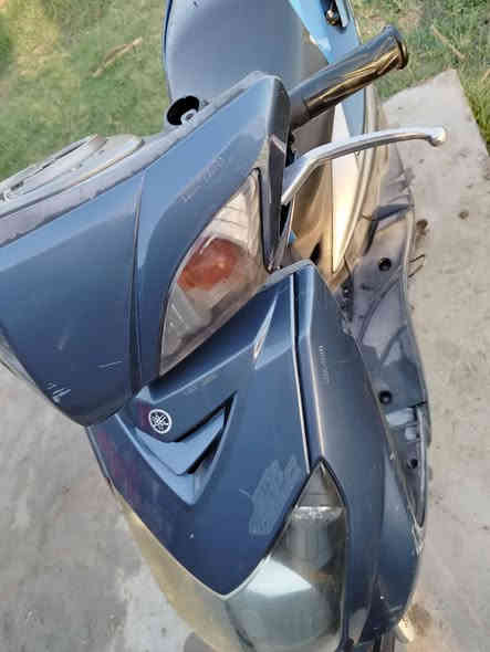 السلام عليكم 
للبيع فقط بدون مراوس. 
سكنز فحل نوزل خطين بلاديه وشغاله من الطول للطول برغي تجاري مابيها مختمه ختم واحد ويه المكينه الدراجه خرسه مينسمع الها صوت شغاله نكره بكل وقت تجي وتفحص وين متريد الدراجه ماشيه 17 ألف بعدها بالجيس سعر الدراجه 800 وبيها مجال قليل حك الجيه مو شراي اعبر المنشور مكاني مسيب للاستفسار خاص او الاتصال***********
