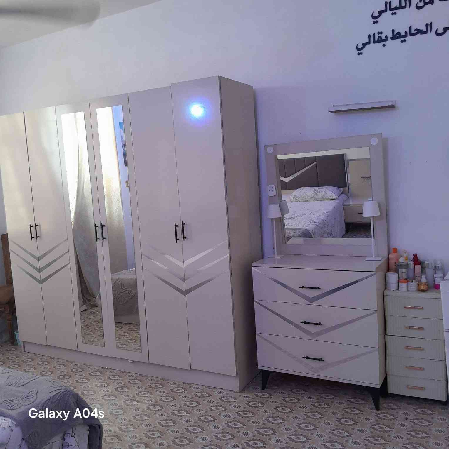 غرفة نوم جديده مستخدمه فقط ٩ شهور للبيع مع الدوشك 
العنوان بغداد/جكوك
باقي التفاصيل خاص.


**إذا كنت صاحب هذا الإعلان وتريد حذفه لأي سبب، رجاءا أرسل رسالة إلى الدعم الفني**