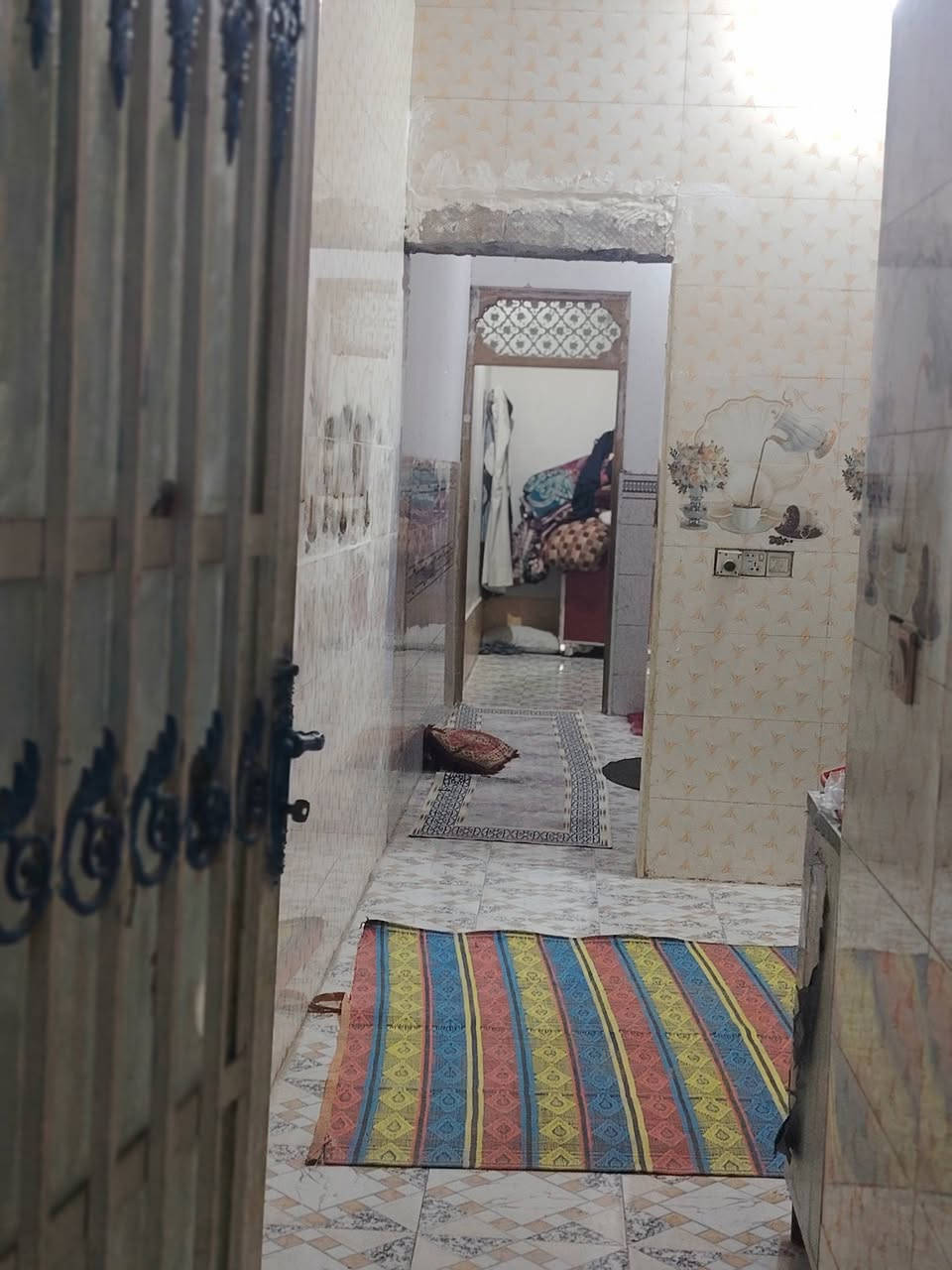 بسم الله الرحمن الرحيم بيت للرهن المساحه 100 متر طابق ونص بحي النداء شارع مجمع بيتي عمود 54 سعر الرهن 23 وبي مجال. مده الرهن سنه وقابل للتجديد خلف مول بغداد بناء طابوك اساس وسقف صب كونكريت يحتوي على غرفتين +صاله+مطبخ+استقبال+حمامتا خارجيه وداخليه للاستفسار ***********
