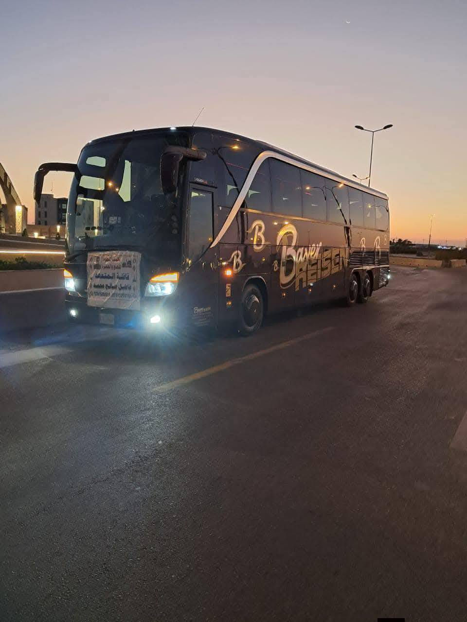 السلام عليكم سترا ام السيوف للبيع 55 نفر حجم 416 مكينه 8 موديل 2005 كير عادي دخول جديد تبريد بيوايدي تخم تاير ويلات جوبلسات السيارة جاهزه وخير من الله وتقديم جديد للمرور *********** تحياتي للجميع
