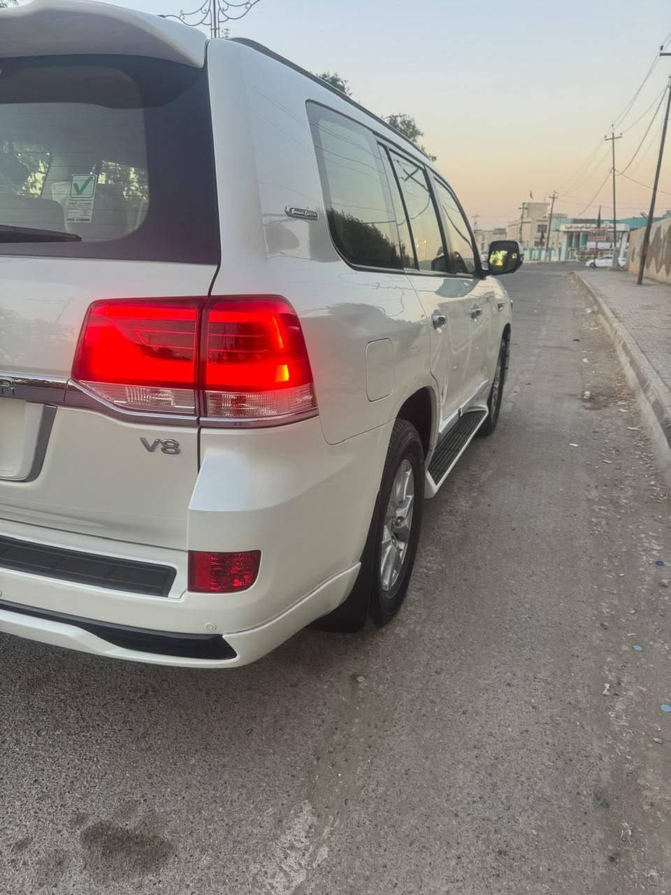 تويوتا لاندكروز 2018
رقم بغداد الدولي
فئة GXR    4600 V8
وايت اديشن   SAS                
ماشية 109 الف
479 $ وبيهة مجال بسيط
كفالة عامة من الصبغ والبارد 
مواصفات 
اربع كاميرات  
بصمه تشغيل عن بعد
تشغيل عن بعد اصلي
فتحه
حساسات اماميه 
حساسات خلفيه
كاميرا
شاشة
٨ ايرباك  دبل ماوس 
كرسي كهرباء 2
كراسي جلد اصلي
تحكمات ستيرن
دبل ماوس 
كفالة عامة 
***********
