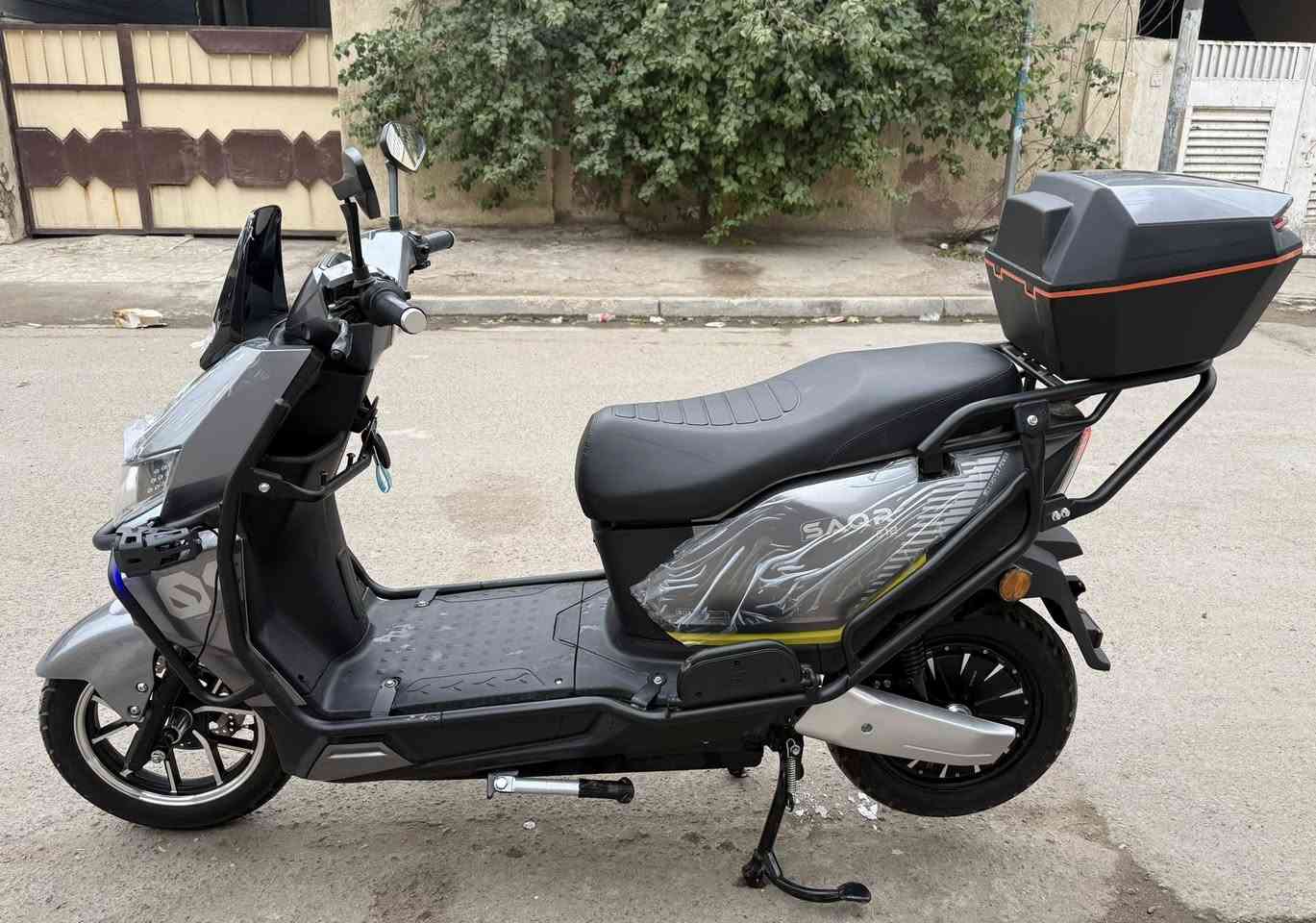 السلام عليكم دراجه شحن للبيع صقر غنيه عن التعريف
دراجه جديده كلش شبه زيرو ماشيه 40 كيلو فقط 
6 بطاريات مسطره  بصمات 2 سويجات 2
التحويلات 1.2.3
السرعه 85
ملف 2000W
 اطارتً جوبلس  
مثبت سرعه 
بريكات دسكات دهن هدروليك 
درع حديد 
تشغيل عن بعد 
جهاز إنذار 
قفل ستيرن 
جنطه خلفيه اصليه
مساحه تخزين تحت الكشن كبيره  
نضام رجوع ال خلف R
نضام USB
شاحنه تدعم الشحن السريع  ولايقاف ذاتي 
السعر 950 الف بيها مجال 
اي استفسار اتصال
*********** بغداد البياع
