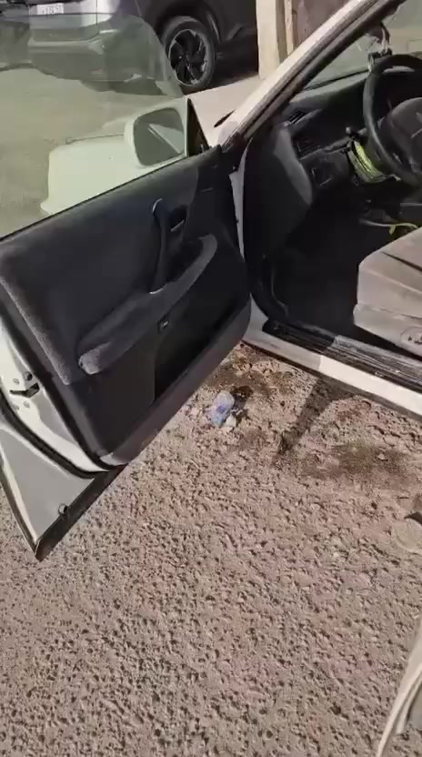 سلام عليكم
مكينه بيها بكن  سياره راس ثور فلات موديل 1999 سياره  جديد تخم جديد سياره كهربائيات شقاله كله  مابيها نقص
اللعلم سياره (ادوات  
تواصل على رقم 
سياره بيها كصه قماره فقط 

السعر 17وبيها مجال الشراي (مكينه بيها بكن)  الرقم *********** المو شراي لايتصل رجأن
