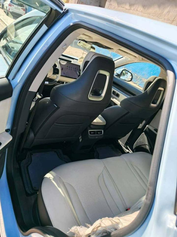 جيتور داشينج 2024 لاكجري اعلى فئه
بمحرك 1.6 تيربو
 * ماشيه 20.000 كم

 * مصابيح LED أمامية وخلفية

 * فتحة سقف بانورامية 

 * عجلات ألومنيوم مقاس 20 بوصة

 * مرايا جانبية بتحكم كهربائي

 * مقابض أبواب مخفية

 * باب خلفي كهربائي  الجنطه

الميزات الداخلية 

 * شاشة معلومات وترفيه لمسية كبيرة (حوالي 15.6 بوصة)

 * شاشة عدادات رقمية

 * شحن لاسلكي للهاتف 

 * مقاعد جلد

 * مقاعد أمامية بتحكم كهربائي مع تبريد وتدفئة 

 * نظام صوتي كامل 

 * تكييف هواء أوتوماتيكي ثنائي المناطق مع فتحات تهوية خلفية

 * إضاءة محيطية

أنظمة السلامة والمساعدة على القيادة 

 * وسائد هوائية متعددة

 * نظام ABS و EBD

 * نظام ESP للتحكم الإلكتروني بالثبات

 * نظام TPMS لمراقبة ضغط الإطارات

 * كاميرا 540 درجة

 * حساسات أمامية وخلفية

 * مثبت سرعة متكيف

 * نظام التحذير من مغادرة المسار 

 * نظام مراقبة النقطة العمياء 

 * نظام التحذير من الاصطدام الأمامي

السعر دزلي على الرقم ودلل 

***********
