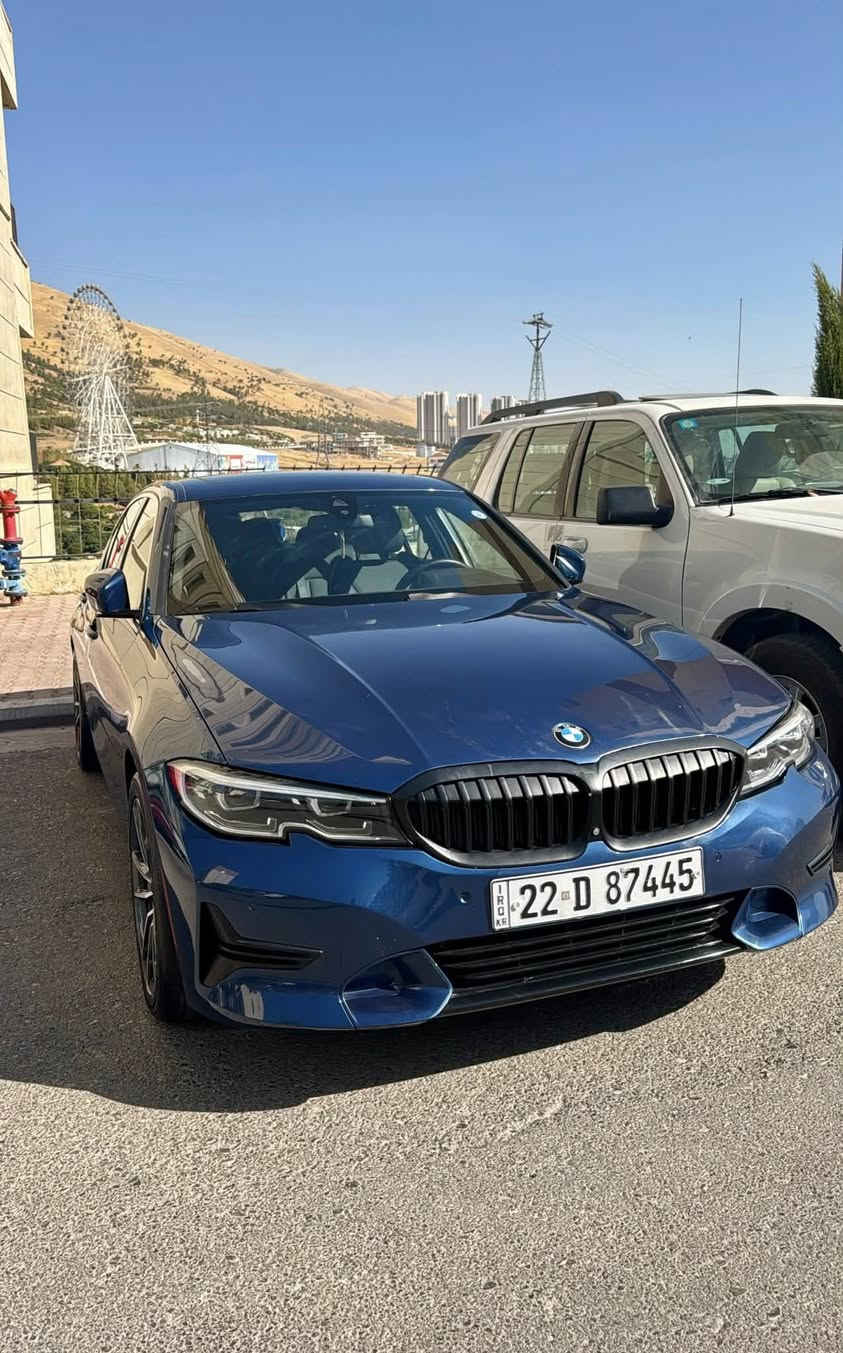 السلام عليكم 
Bmw 330i 2021
سيارة جديدة بمعنى الكلمة ماشية 73 الف كيلو متر حقيقي 
حادث قطعه وحده سطحي بدون دواخل 
المواصفات 
نوع المحرك: TwinPower Turbo رباعي الأسطوانات (4 سلندر)
السعة: 2.0 لترالقوة الحصانية: تتراوح بين 252 إلى 258 حصاناً 
عزم الدوران: 400 نيوتن متر
ناقل الحركة: أوتوماتيكي من 8 سرعات (Steptronic)نظام الدفع: دفع خلفي 
التسارع (0-100 كم/س): 5.8 ثانية
السرعه القصوى: 250 كم
اضائات LED داخلية وخارجية 

سيارة جديدة جدا لون مميز (ازرق غامق) 
السعر المطلوب 252 ورقة وبيها مجال بسيط للشراي 
مكاني اليرموك

***********
واتساب موجود
