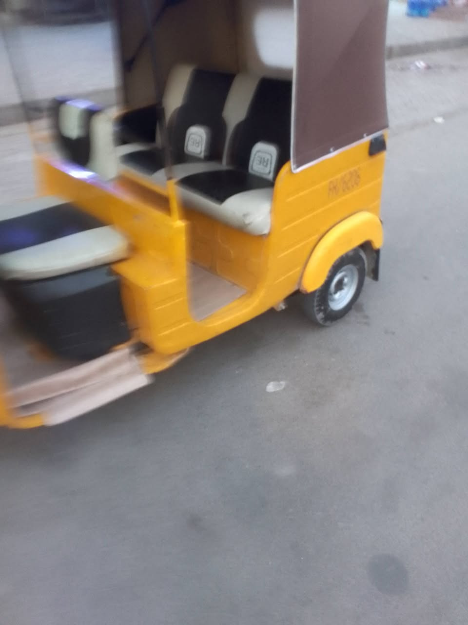 سلام عليكم 
تكتك جاج موديل 19رقم وسنوية نكلزي 
تكتك معمرا توس وصفحة بهة بارد 
عوزهة صليب مكان بغداد لامين ثانية سعر 560
بيه مجال حك جية ***********
