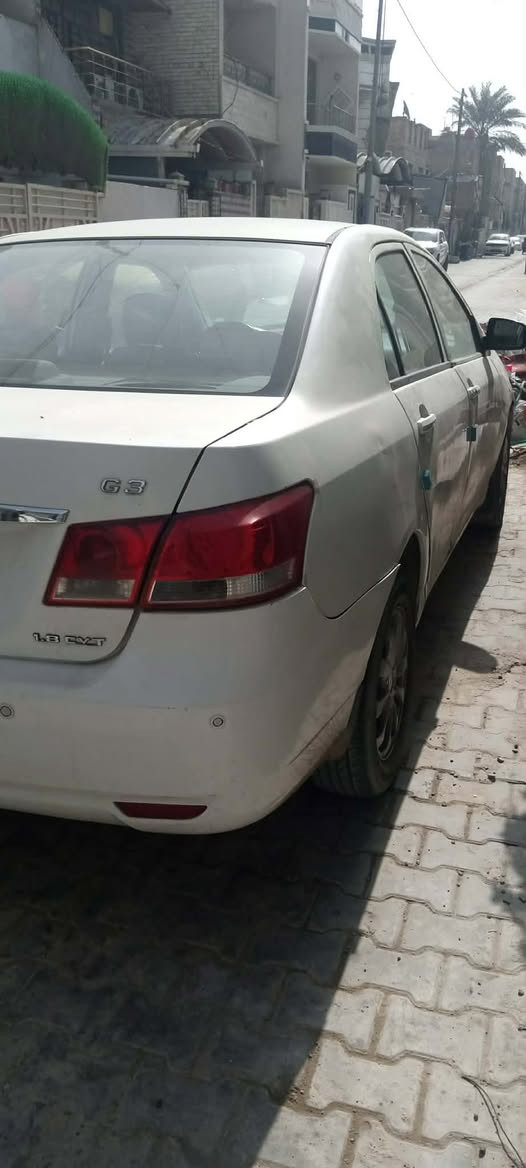 السلام عليكم سياره كير محرك جيد جدا كهرباىيات.. تخم  .. صدر جديد.. تبريد شغال.. سياره مبدل بيها فقط باب اليمين  باب اصلي.. وطخه بالجاملغ الايمن معدل عالبارد. رايدها ب50 ورقه وبيها مجال والشراي يجي خاص ويدلل..***********
