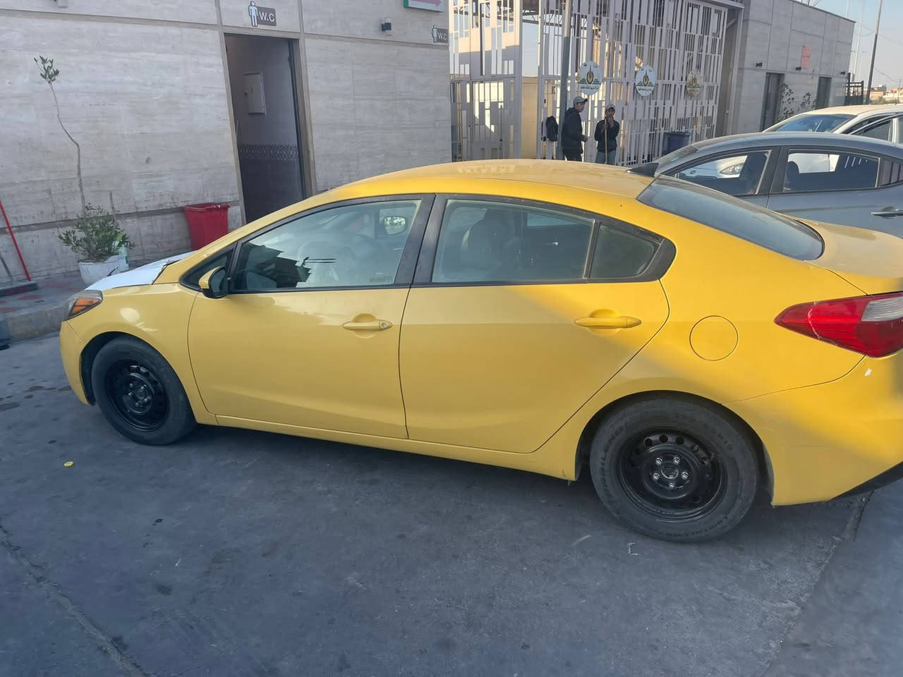 فورتي موديل ١٥ ظربه جاملغ خلفي فقط متوازي سعر ٩٠ وبيها مجال ***********
