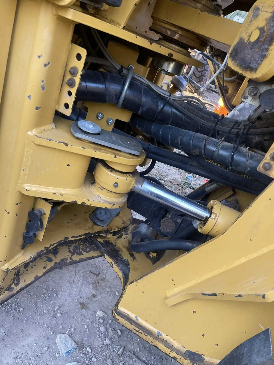 عندي شفال كتر h ٩٣٨
موديل ٢٠١٠ 
دخول جديد 
منفيس بصرا 
مابي سبوخ 
كلو بشرت 
*********** واتساب
كورك***********
مكن اربيل
