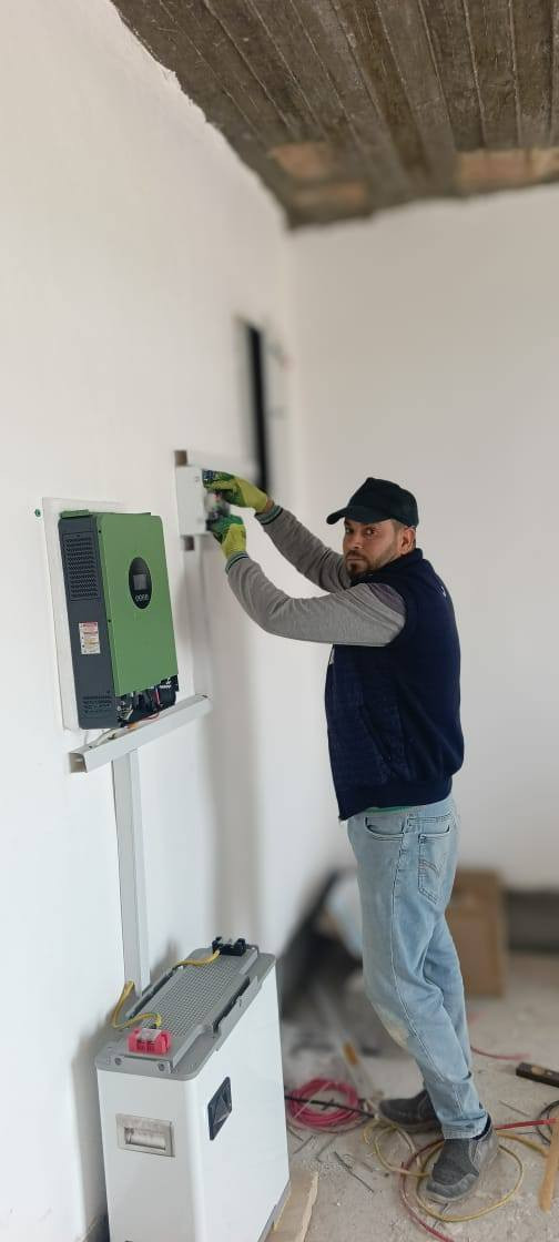 شركة الشروق للطاقة الشمسية النظيفة
👈👈👈👈في كل مكان وفي كل دار 👉👉👉👉

 👍🏻شعارنا الدقه والإتقان والاخلاص بالعمل 👉

تم بحمد الله وتوفيقه تنصيب منظومة  طاقه شمسيه 
في محافظة صلاح الدين قضاء الشرقاط العين البيضاء 

للاخ خالد ابو وليد 
 / الأحد / 1/ 3 / 2026

 قدرة المنظومة 
👍  6 أمبير ليلي و 10 أمبير نهاري 🔅 💫💥

مكونات المنظومة
بطاريه 7.5كيلوواط عدد 1
 انفيرتر 4 كيلوواط عدد 1 
الواح عدد 5

عاشت ايديكم الكادر المميز
بقيادة الأستاذ ناظم الصحن 
و  الأستاذ عياد الجبوري 

مواد اصليه من ارقى الشركات العالمية 
ضمان حقيقي مع وصل مختوم باسم شركتنا 
صيانة  كادر متخصص في صيانة المظومات بشكل دوري وفي اي وقت  

شركة الشروق للطاقة الشمسية النظيفة مستعدون لشد وتنصيب الطاقة الشمسية خارج وداخل المحافظة وبسعر مناسب جدا 
متوفر منظومات طاقه شمسيه ونقد اقساط عن طريق ماستر كارد او كي كارد الرافدين حصراً 
موبايل 
 استاذ سعيد *********** 
استاذ ناظم *********** 
استاذ عياد ***********
