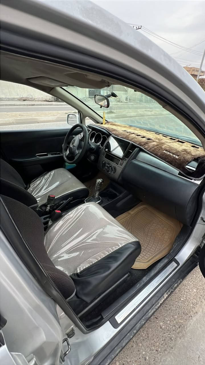 السلام عليكم
نيسان فيرسا للبيع 

موديل 2008

مصبوغه قطع ابيع حزام 

مكفوله من الدواخل (لغد وشواصي)

سياره حلوه وكاعده مناقصه شي 

تخم تاير جديد 

سياره بسمي تحويل مباشر 

مكان السياره الفلوجه 

رقم الهاتف 

***********
