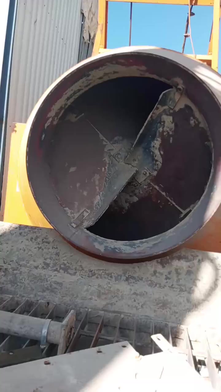 خلاطة مع مضخه اسمنت قود دفع 500 متر افقي 85 متر عمودي 40 متر مكعب في الساعه اوحده قويه جدا بحالة الجديد مطلوب 180 ورقه في ارضها الموقع الاردن التوصل الهندسة علي 
00962786466263 
متوفر شحن


**إذا كنت صاحب هذا الإعلان وتريد حذفه لأي سبب، رجاءا أرسل رسالة إلى الدعم الفني**