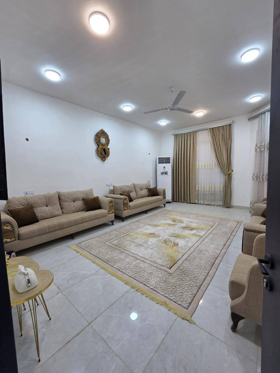 دار للبيع مساحه ٢٠٠ متر بناء درجه اولى طابوق جمهوري المكان الطهمازيه في مجمع الأمير السكني سند ٢٥ جميع الخدمات ماء مجاري تبليط كهرباء اناره مدارس وروضه ومركز صحي السعر ١٣٥ بيع مستعجل ماكو هيج سعر تعال واسأل للاستفسار ***********
