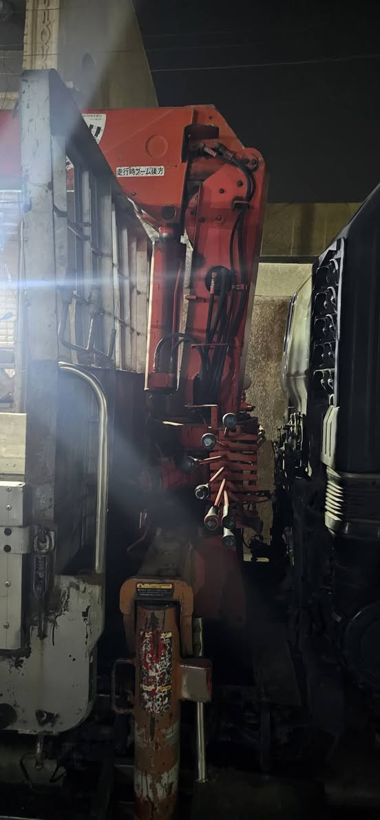 السلام عليكم كرين للبيع ٣طن و٣ طلقات كرين على الفحص للإستفسار ***********
