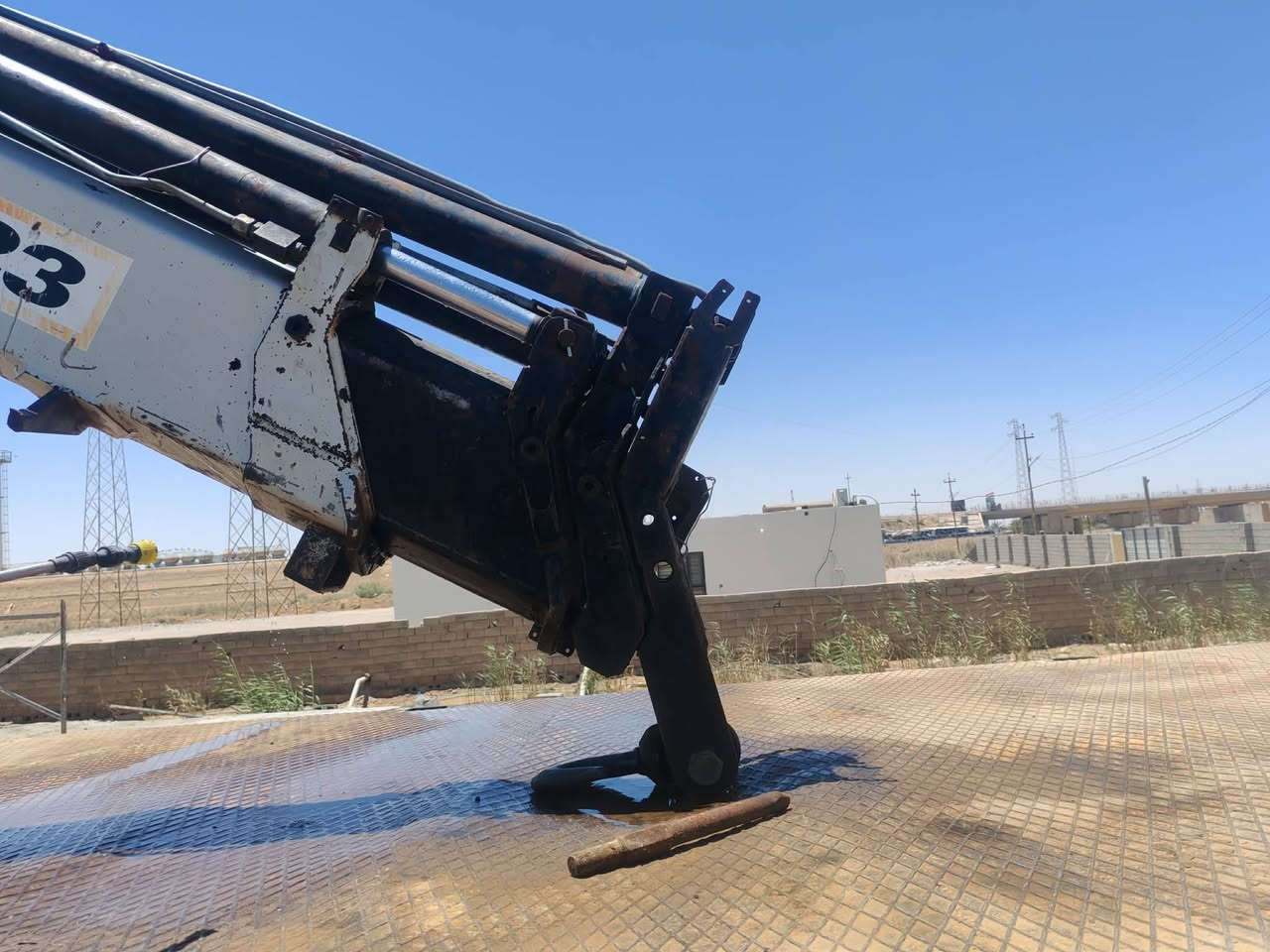 للبيع كرين بيم 3سلايتات 8طن ونص رجلين امخالف يطلع جكات السعر 75وبي مجال ***********

