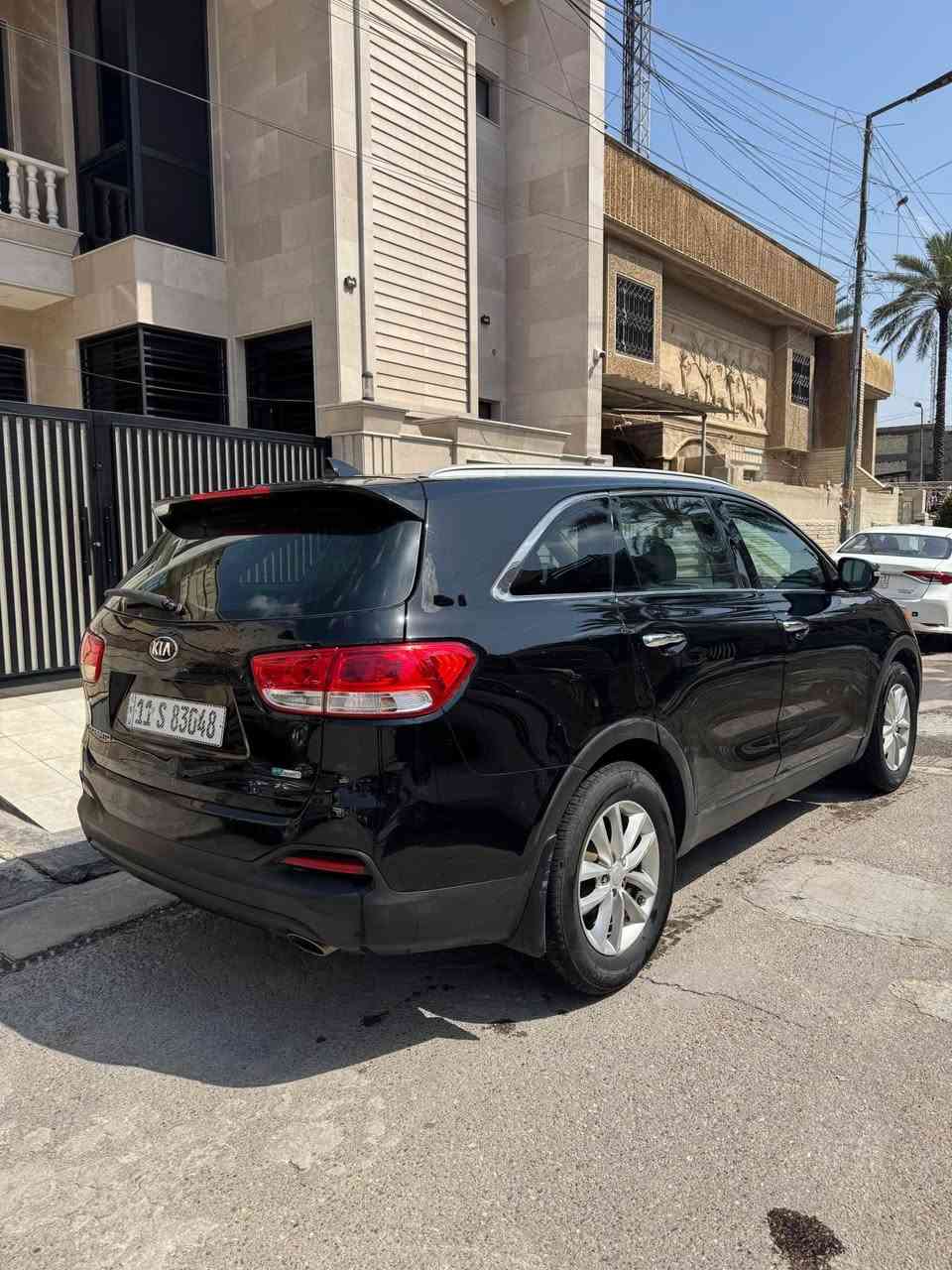 🧿ارخص سورنتو 2018 بغداد ماكو هيج سعر بنضافته بلاش 153 💵ورقه وبيه مجال للشراي الحقيقي يدلل🔥🔥وسونار موحود حتى متخسر فلوس سونار وبسمي السياره شرط التحويل رقم بغداد 
🔑سورنتو 2018 ورارد امريكي حادثه سرقه باب وجاملغ عكس السايق بدون ايرباك فقط برده 
🔥مواصفات : 
🔥محرك 2400 GDi 
🔥شاشه كبيره +وكار بلي 
🔥قطعتين تبريد امامي خلفي 
🔥ثلاث وضعيات قياده 
🔥فول تحكم ستيرن 
🔥داخل السياره صاج ملكي 
🔥داخل السياره لونين اسود وبيجي 
🔥كشنات مخلفه جلد 
السياره عليه ادامه كامله صدر امامي هلفي وتخم تاير وتنضيف غرفة الاحتراق وتبريد ثلج والسعر 153 ورقه وبيه مجال للشراي 
مكان السياره بغداد منطقة زيونه 
رقم الهاتف : ***********
موجود واتساب هم 
*********** بغداد, العراق
