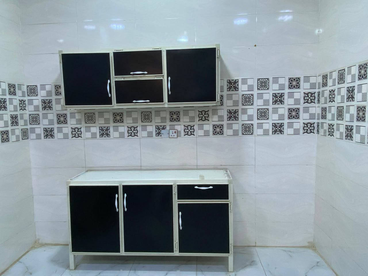 السلام عليكم
غرفه نوم تركي جديده استخدام اقل الشهر السعر 550
كاونتر جديد مترين السنك مرمر السعر السعر 250
المكان الفضلية لتواصل ***********
